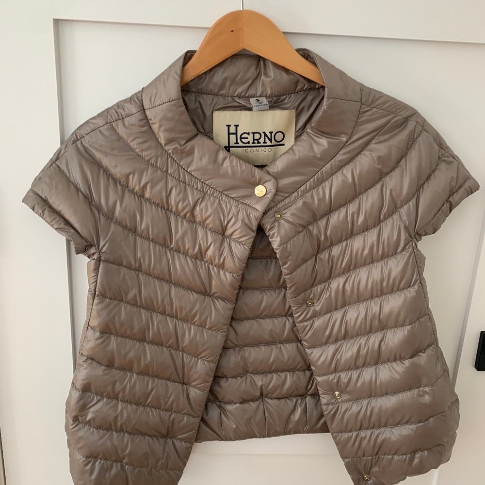 Henro Gayla Greta Ultrlight Down Vest, size 2 - Picture 3 of 3